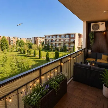 Apartment Two-bedroom With A Cozy Balcony