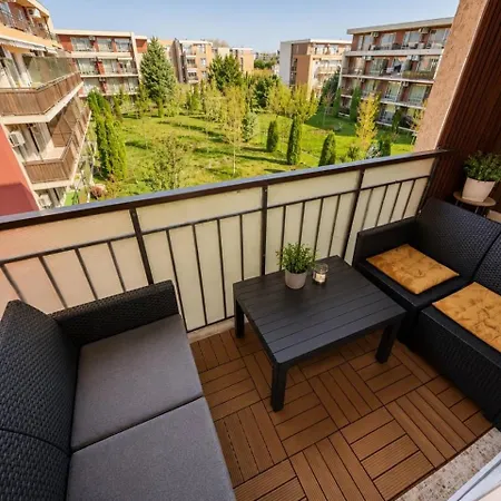 Apartment Two-bedroom With A Cozy Balcony *